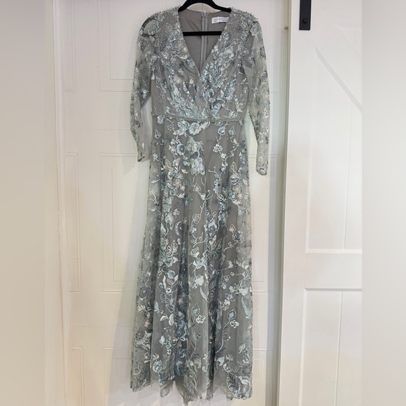 Mac Duggal Floral Embroidered Long Sleeve Gown – Size 6 - Picture 4 of 6